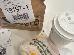 -麦当劳(上海虹桥站30B检票口楼上)