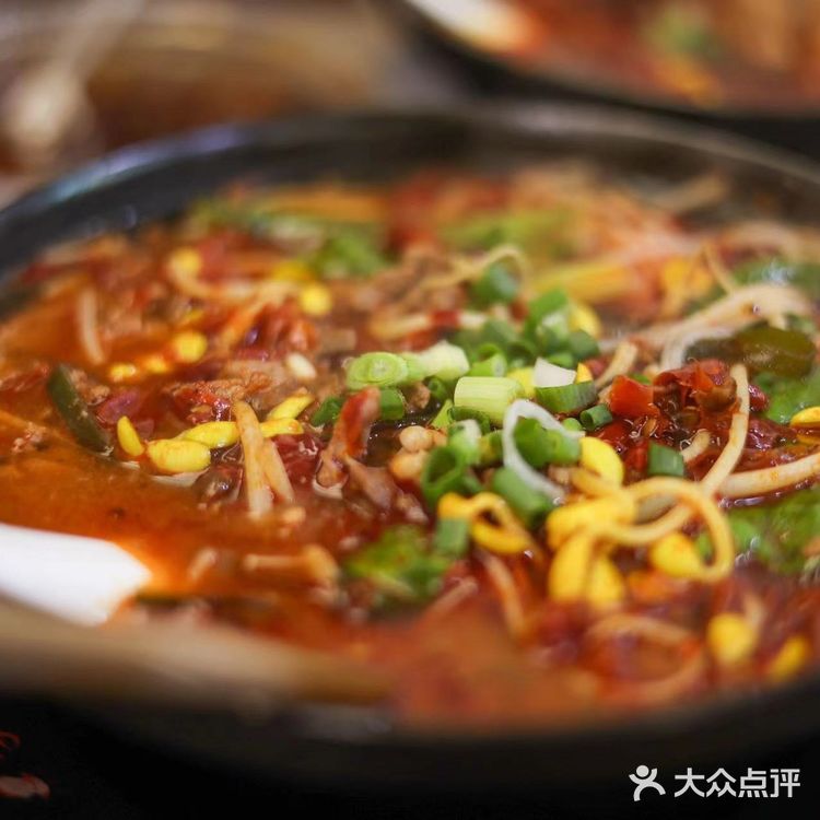 重庆探店｜一口封神的泡椒蹄花米线