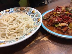 -歹歹的加个面过油肉拌面