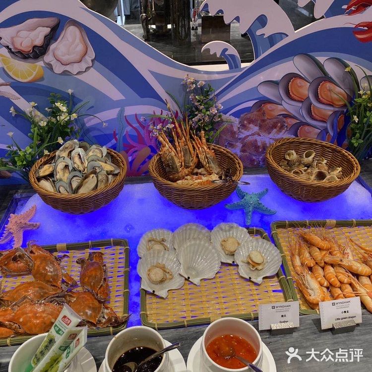 早就在网上看到别人推荐了这家酒店的自助餐