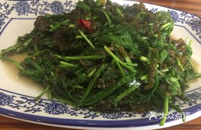 Stir-fried Leek with Earth Skin Mushroom
