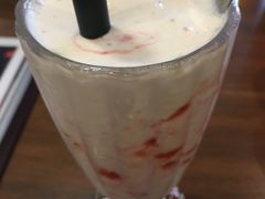 草莓奶昔-G+KITCHEN(龙湖狮山天街店)