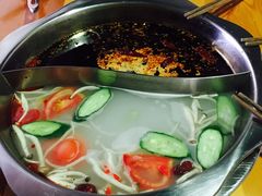 -何氏串串香火锅(翠亨店)