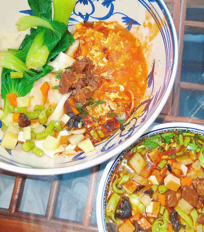 老孙头biangbiang面(新生路店)-"[薄荷]环境:环境一般,但是很干净「..