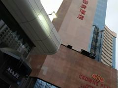 -深圳富苑皇冠假日套房酒店