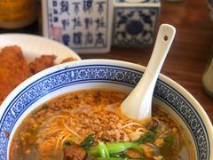 辣肉面-沪西老弄堂面馆(定西路店)