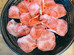 玫瑰牛舌-唯成•韩国炭火烤肉 유성고기