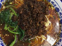 -渝之汇牛肉豌杂面
