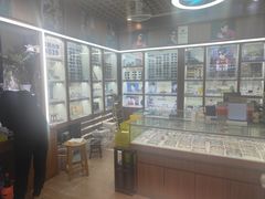 -上海网星眼镜批发·蔡司依视路官方授权(三叶眼镜城店)