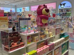 -名创优品(山东青岛华润万象城店)