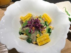 牛油果沙拉-虹料理·日料放题(悠方店)