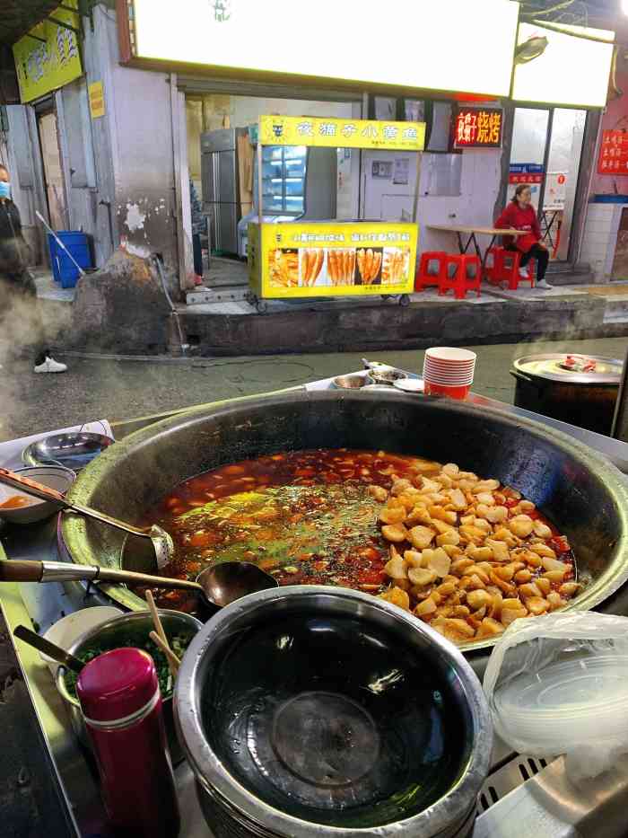 桂萍特色牛筋牛杂(长堤街总店)-"[薄荷]环境:在b站刷到的一家网红苍蝇