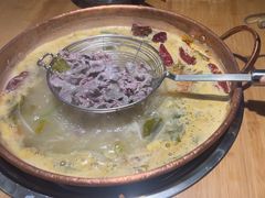 -洱火云南酸菜牛肉火锅(石景山当代商城店)