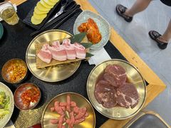 -臻牛烤肉