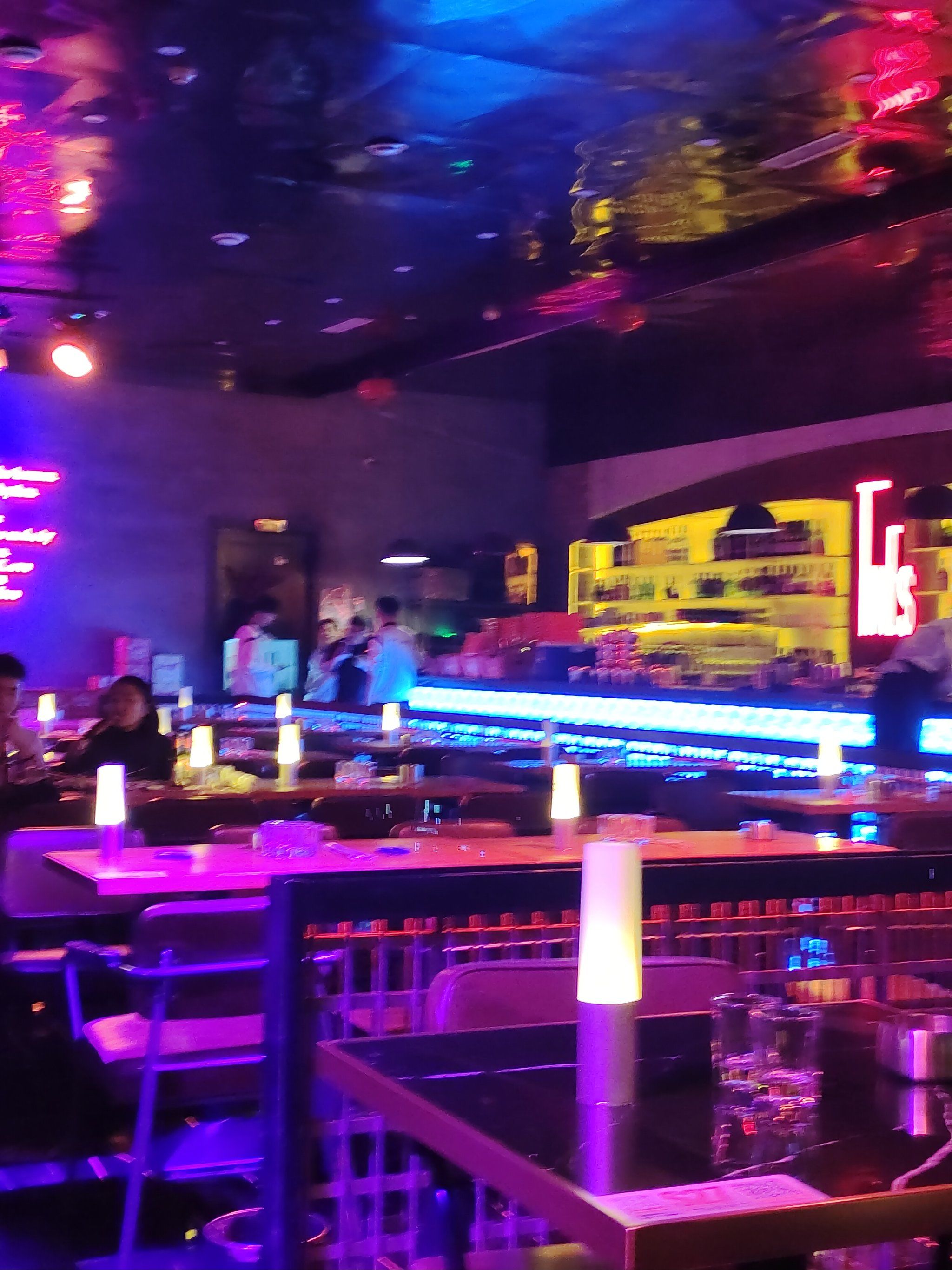 0元玩转这座城今天下班和同事一起来了西城红场 这家teams酒吧来喝酒