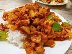 辣炒五花肉盖饭-满洲八旗铁锅靠大鹅(清泉文苑店)