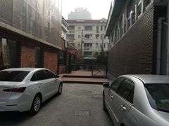-汉庭优佳(上海娄山关路地铁站店)