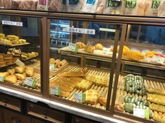 面包甜点陈列柜-皇家美孚·蛋糕外送(东部佳世客店)