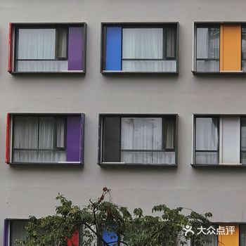 这个地方很好找，直接导航c86山茶坊，这里的建筑带着