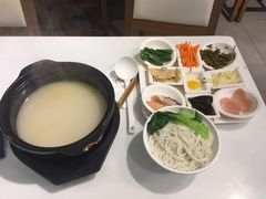 -在蒙自过桥米线
