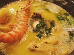 -鲜入围煮花胶鸡海鲜火锅