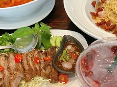 -Chom Cafe and Restaurant