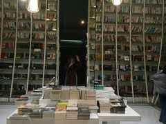 -钟书阁(松江泰晤士小镇店)