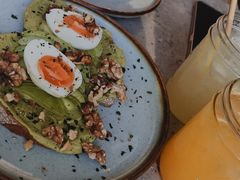 牛油果煮蛋吐司-RAC BAR(安福路店)