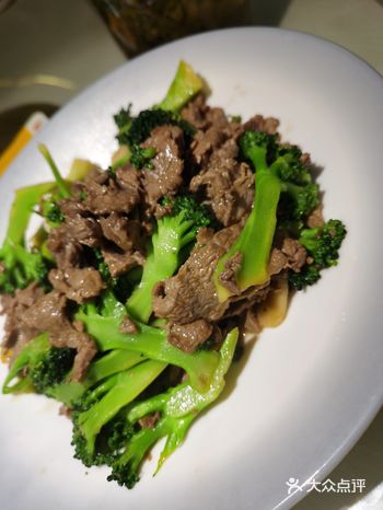 路过丘北县看食客不少热热闹闹去试试，服务生态度阔以