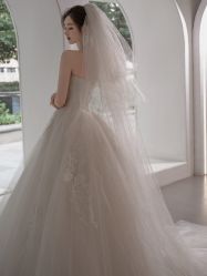 -艾米丽婚纱礼服