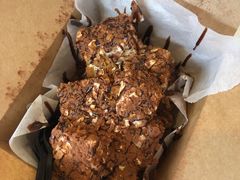 焦糖坚果戚风方块-颐玖 咖啡|甜品