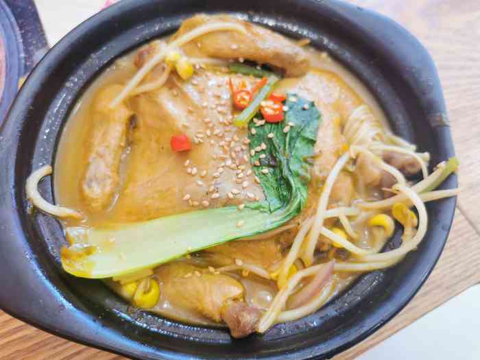 妙小鸡鲍汁焖鸡(1818时尚大道店)-"团购套餐比较实惠,吃的很饱,酸菜的