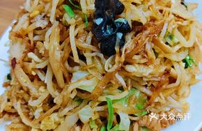Bell Pepper and Wood Ear Mushroom Stir-Fried Noodles