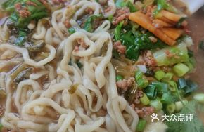 Snow Cabbage Meat Noodles