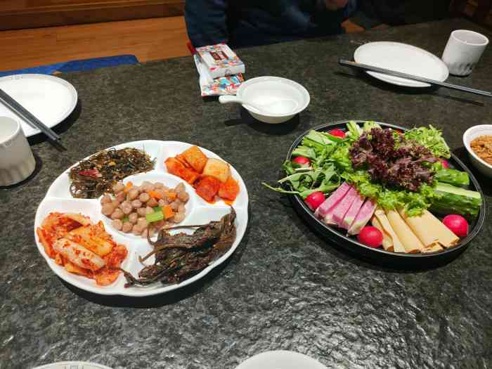 韩庄朝鲜料理(起源店"服务员都是朝鲜人,味道很好,份量好大.