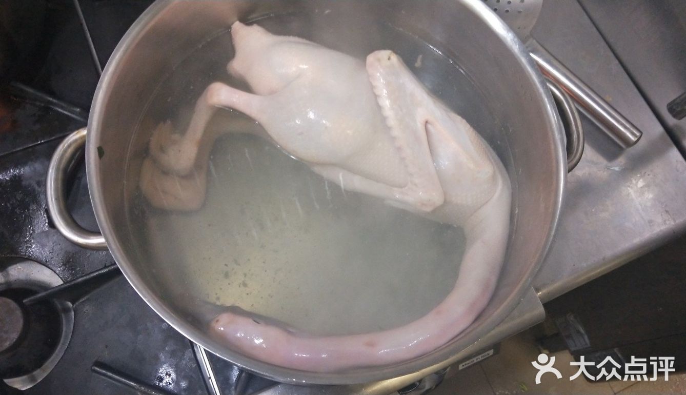 卤水大鹅。