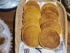 玉米饼-东来菜馆•手抓海鲜家常菜•海鲜锅贴(鸽子窝店)
