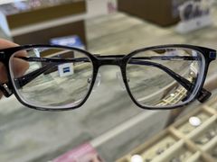 -三目眼镜·蔡司视觉合作店(青浦宝龙店)