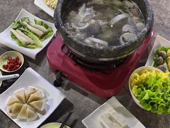 -墨脱石锅椰子鸡•香草鸭•东山羊(大东海店)