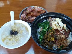 小碗猪脚卷粉-鸿浩扒猪脚米线