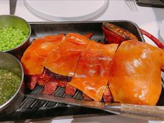 脆皮乳猪与西班牙黑毛猪肋排双吃-Le Bistrot de Racine