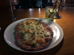 甜菜牛油果鲜虾披萨-JINNS锦时 steak&pizza(浸信会礼拜堂旧址店)