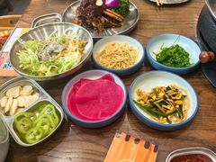 -明洞阿姨·韩式酱蟹烤肉·创意料理(方庄店)