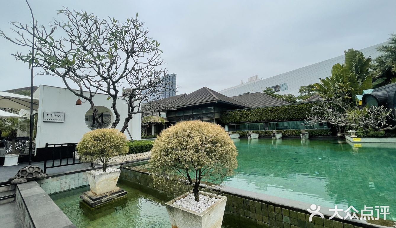 骏豪会位于台湾山庄，市中心的别墅里 环境没得说