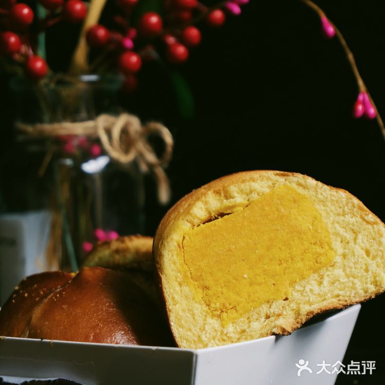 咸口叉烧特别香，黑芝麻咸奶酥上次吃觉得偏咸