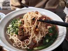 -爆炸头阿姨小四川正宗川味小吃(无任何分店)