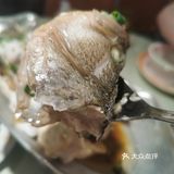 用用瓣开有很多汁流出来，一口下去外脆肉滑够汁够味