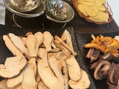 -蘑统田下·野生菌火锅
