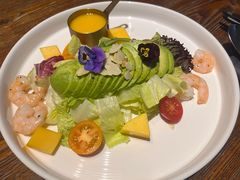 鲜虾牛油果沙律-喜洲吧·江畔老船厂·庭院餐厅(喜临院店)