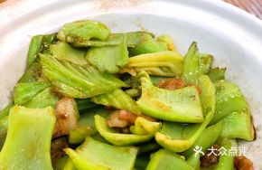 Stir-fried Water East Mustard with Garlic